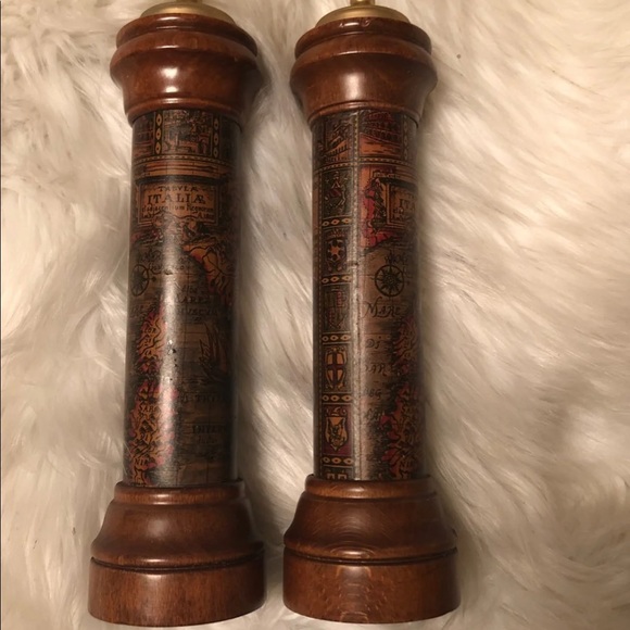 Other - Vintage Map Design Italia Salt/Pepper Shaker
